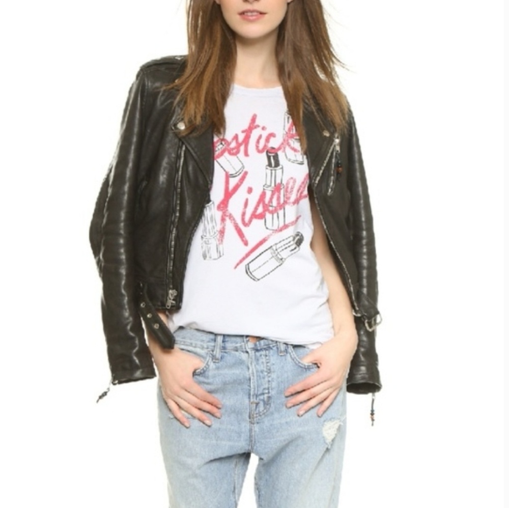 CHASER Lipstick Kisses Muscle Tee - Picture 2 of 3